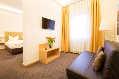 Standard Double Room image 8