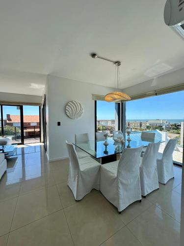 A környék, Amplio duplex al mar en manantiales in Manantiales