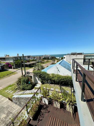 A környék, Amplio duplex al mar en manantiales in Manantiales