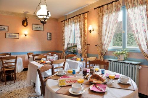 Ēdiens un dzērieni, Logis Auberge A La Tete De Lard in Laferta Imbolta