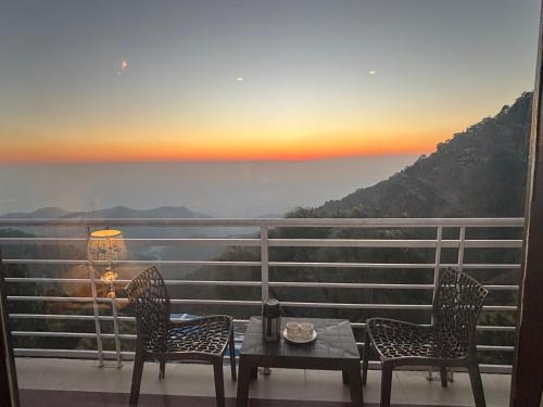 Vanasathli I Near Mall Road Kasauli I Open Garden & Rooftop - image 3