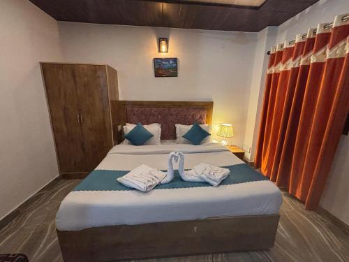 Vanasathli I Near Mall Road Kasauli I Open Garden & Rooftop - image 4