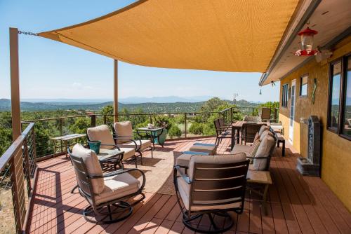 Sunset Haven 4 Bedrooms Sleeps 10 HDTV Shuffleboard Deck Sits on 10 Acres - main image