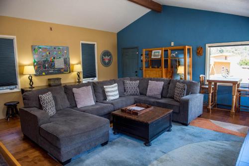 Sunset Haven 4 Bedrooms Sleeps 10 HDTV Shuffleboard Deck Sits on 10 Acres - image 14