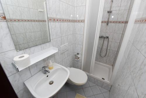 One-Bedroom Apartment - Second Floor image 1
