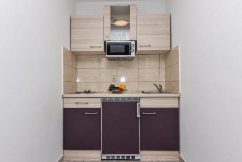 One-Bedroom Apartment with Sea View image 5