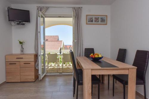 One-Bedroom Apartment with Sea View image 9