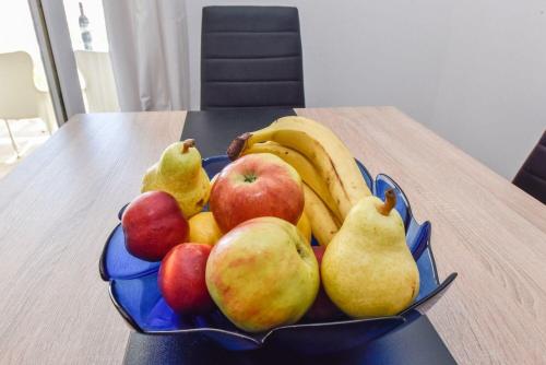 One-Bedroom Apartment with Sea View image 6
