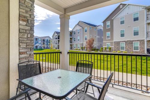 Sleek Vineyard Condo with Access to Community Pools in Vineyard, USA