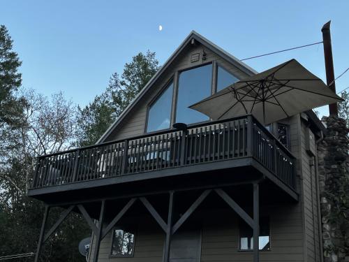 Vedere exterior, Wine Country Mountain Chalet Monthly Rental in Yountville