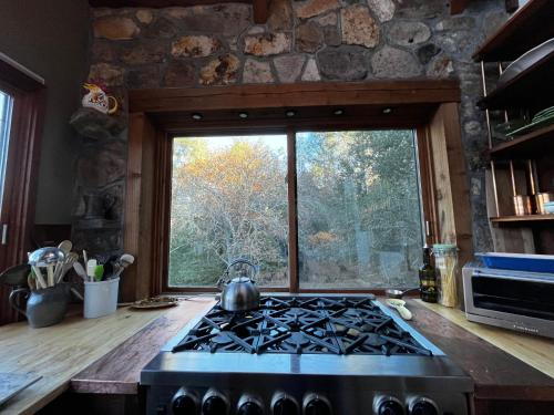 Mediu înconjurător, Wine Country Mountain Chalet Monthly Rental in Yountville