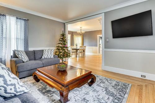 Ski, Hike and Fish Modern Rutland Home in 拉特蘭