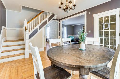 Ski, Hike and Fish Modern Rutland Home in 拉特蘭