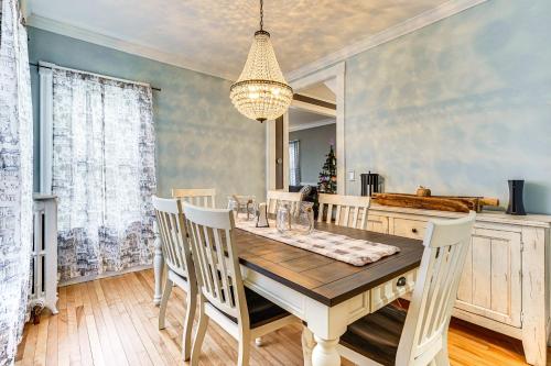 Ski, Hike and Fish Modern Rutland Home in 拉特蘭