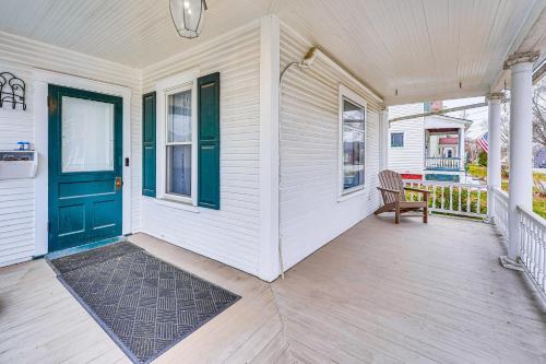 Ski, Hike and Fish Modern Rutland Home in 拉特蘭