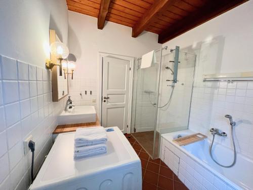 Baño, 2 Zimmer Business Wohnung mit Terrasse in Ahrensburg