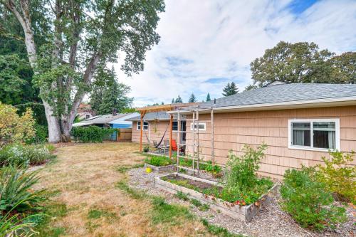 Guest Suite in Portland Area with Shared Patio