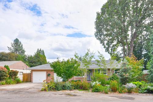 Guest Suite in Portland Area with Shared Patio