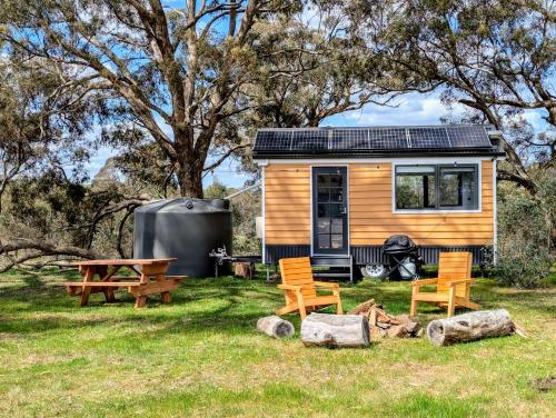 Kyneton Ridge Tiny House - Tiny Stays in Metcalfe