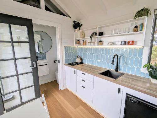 Kyneton Ridge Tiny House - Tiny Stays in Metcalfe