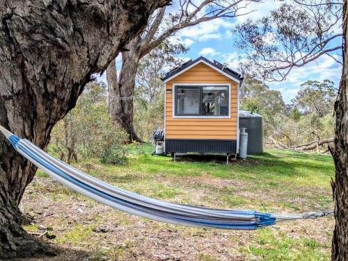 Kyneton Ridge Tiny House - Tiny Stays in Metcalfe