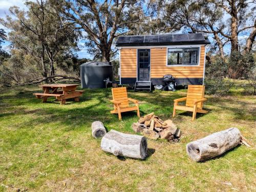 Kyneton Ridge Tiny House - Tiny Stays in Metcalfe