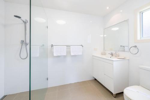 Shoal Shack 72 72 Tomaree Rd - Pool Pet Friendly Wi-Fi Air Con Linen - image 4