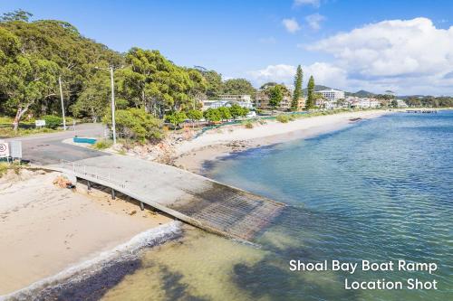 Shoal Shack 72, 72 Tomaree Rd - Pool, Pet Friendly, Wi-Fi, Air Con, Linen