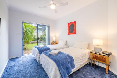 Tah Villa 1 68 Marine Dr - stunning views linen and air con - image 2