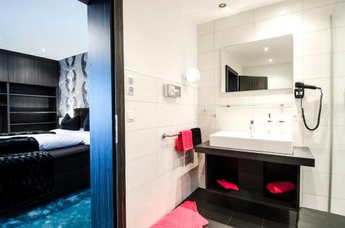 Aparthotel Adrenalin - image 13