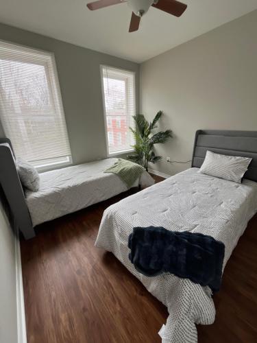 Stylish Townhouse by Carrol Park, M&T Bank Stadium in West Baltimore