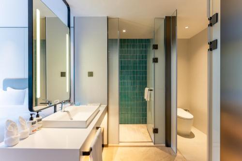 room detail thumbnail 2