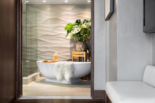 Bathroom, Hotel 48LEX New York in Midtown East