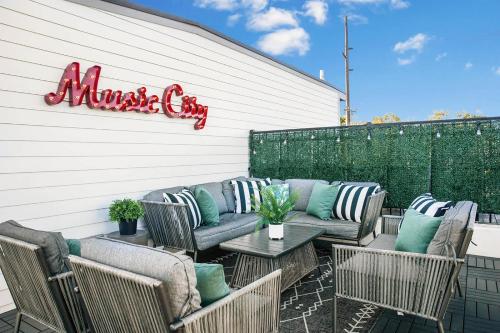 The Jackson House - 1 mile to Broadway!