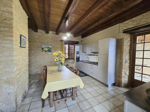 Charmante maison périgourdine en pierres, animaux admis - FR-1-616-88 (Charmante maison perigourdine en pierres, animaux admis - FR-1-616-88) in Salignac Eyvigues