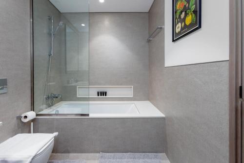 Allsopp & Allsopp - Near Burj Khalifa 1-Bedroom Apartment in Grande Residence Downtown - image 12