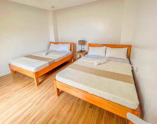 2 double beds