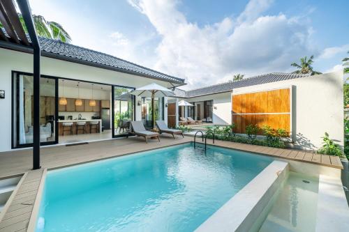 Julia - Luxurious Brand-New Villa with Panoramic Jungle Views and Expansive Pool