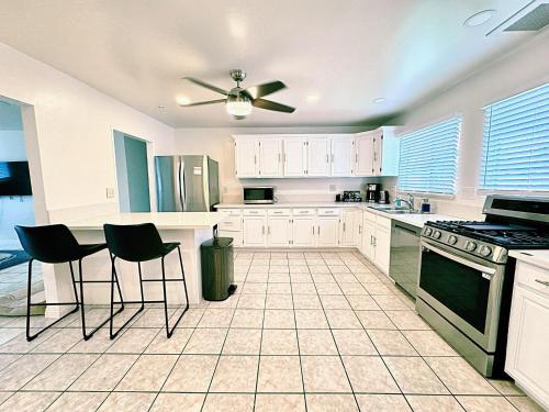 Pet friendly Spacious 3Bed with HUGE Back Yard in Clairemont Mesa East