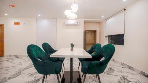 Perfectstayz Premium Varanasi 5