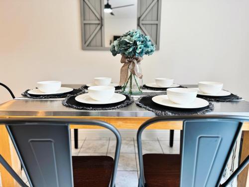 Pet friendly Spacious 3Bed with HUGE Back Yard in Clairemont Mesa East