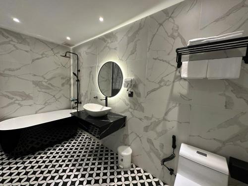 Standard Double Room image 2