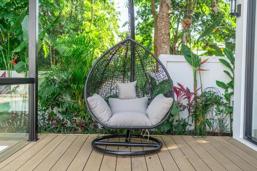 Brand-New Villa with Gorgeous Jungle Views and an Expansive Pool