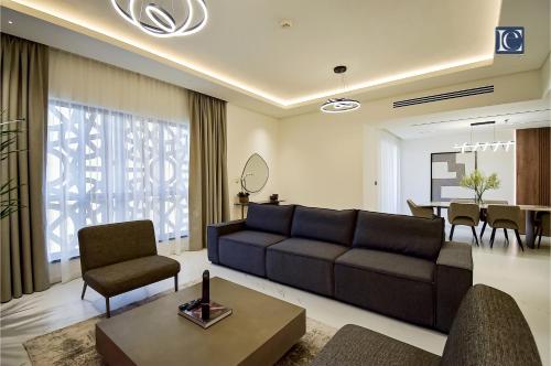 Luxury Escapes - Three-Bedroom Apartment with Lake View, Dubai