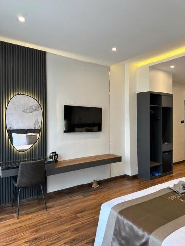 Quadruple Room with Balcony image 2