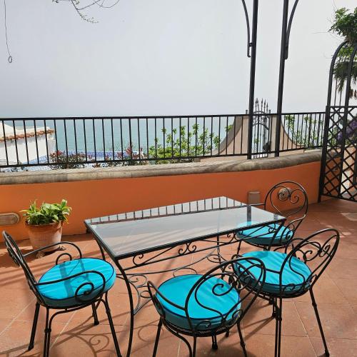 Family Room with Sea View image 1