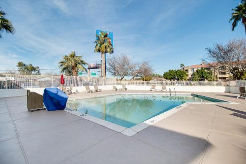 Motel 6 Phoenix, AZ - East - 수영장