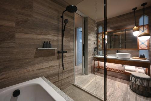room detail thumbnail 2