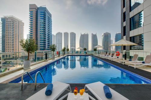 Swimming pool, Regency Luxury Suites in Dubai Marina