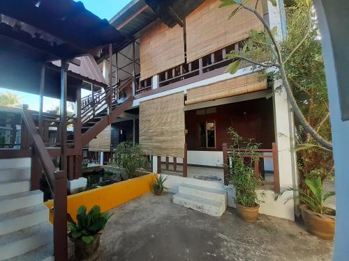 Sabai ça Baille Guesthouse (Sabai ca Baille Guesthouse) in Paksé